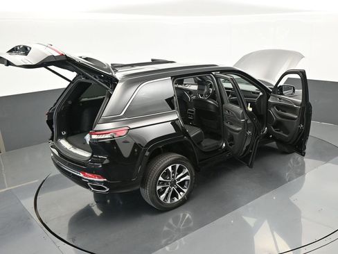 Used 2024 Jeep Grand Cherokee Overland w/ Luxury Tech Group IV image 61