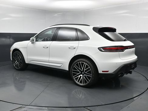 Certified 2025 Porsche Macan AWD/4WD image 3