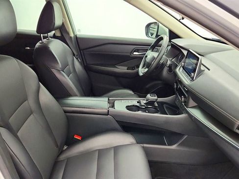 Used 2025 Nissan Rogue SV w/ SV Premium Package FWD image 24