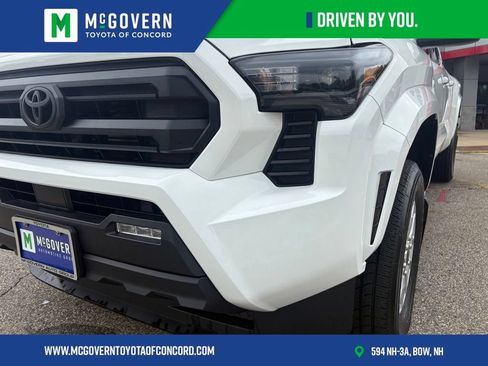 Used 2025 Toyota Tacoma SR5 AWD/4WD image 11