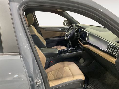 Used 2024 Volkswagen Atlas Cross Sport SE AWD/4WD image 16