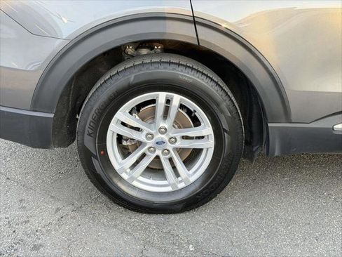 Used 2023 Ford Explorer XLT w/ Equipment Group 202A image 7