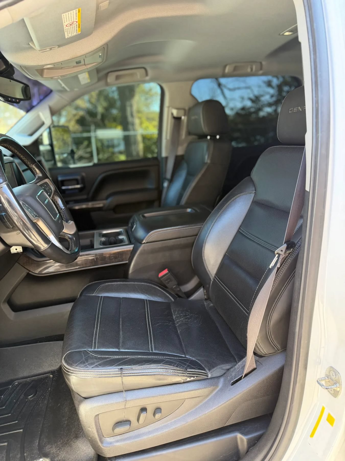 Used 2015 GMC Sierra 2500 Denali w/ Duramax Plus Package AWD/4WD image 11