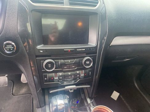 Used 2018 Ford Explorer XLT w/ Equipment Group 202A image 11