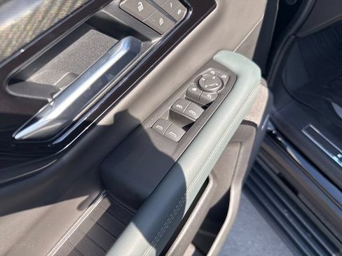 New 2026 GMC Yukon XL AT4 w/ AT4 Premium Plus Package AWD/4WD image 11