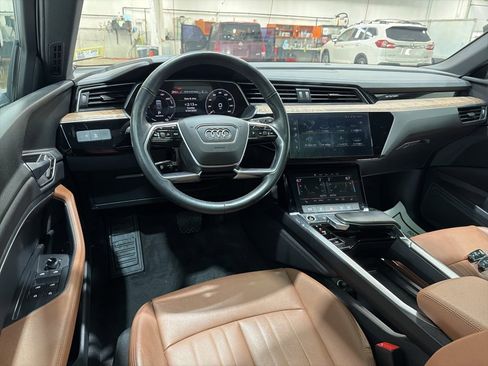 Used 2022 Audi e-tron Premium w/ Convenience Plus Package image 11