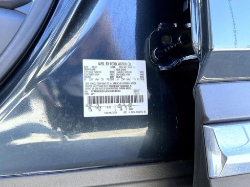 Used 2022 Ford Explorer XLT w/ Equipment Group 202A AWD/4WD image 28