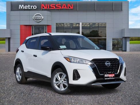 New 2025 Nissan Kicks Play S image 1