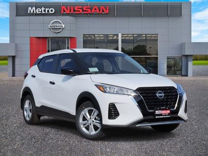 New 2025 Nissan Kicks Play S