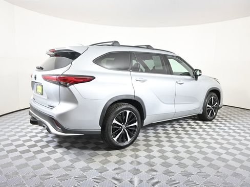 Used 2021 Toyota Highlander XSE image 6