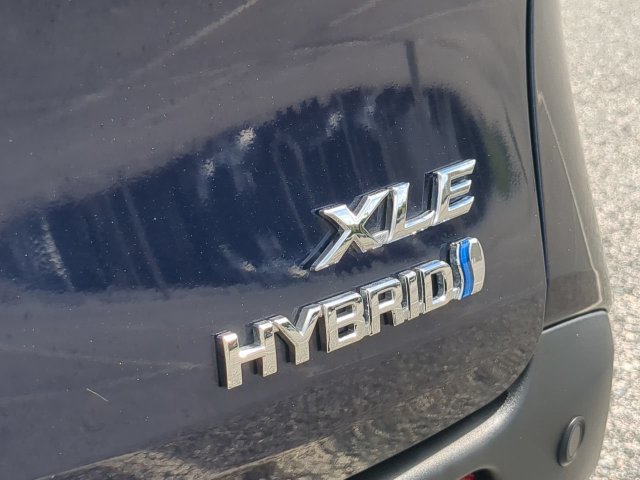 Certified 2024 Toyota Sienna XLE FWD image 13