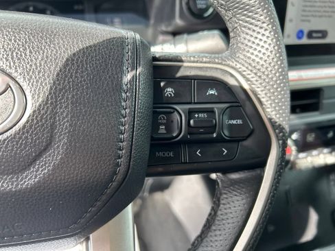 Used 2025 Toyota Tacoma SR5 AWD/4WD image 24