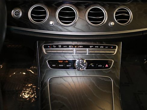 Used 2020 Mercedes-Benz E 350 Sedan image 40
