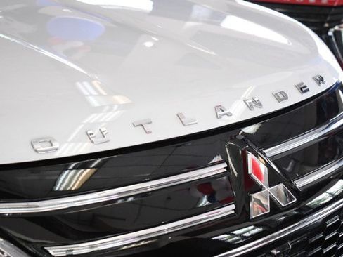 New 2026 Mitsubishi Outlander SE FWD image 9