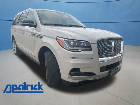 Used 2022 Lincoln Navigator Reserve image 1