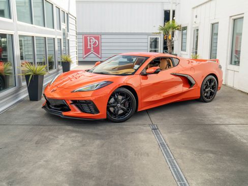 Used 2021 Chevrolet Corvette Stingray Premium Cpe w/ Z51 Performance Package image 2