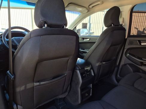 Used 2019 Ford Edge SE image 18