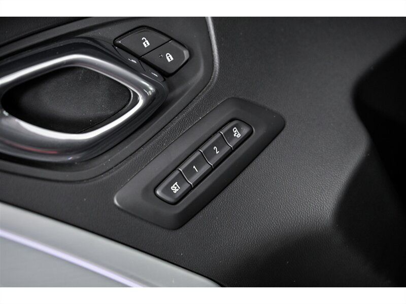 Used 2018 Chevrolet Camaro ZL1 RWD image 13