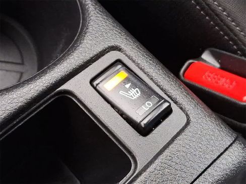 Used 2020 Nissan Rogue SV image 19