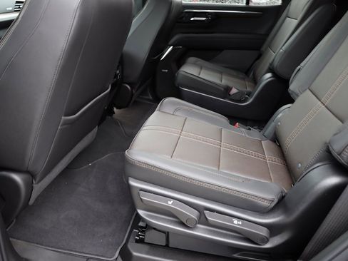 Used 2025 Chevrolet Tahoe High Country image 17