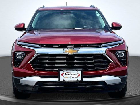 Used 2024 Chevrolet TrailBlazer LT w/ Convenience Package AWD/4WD image 3