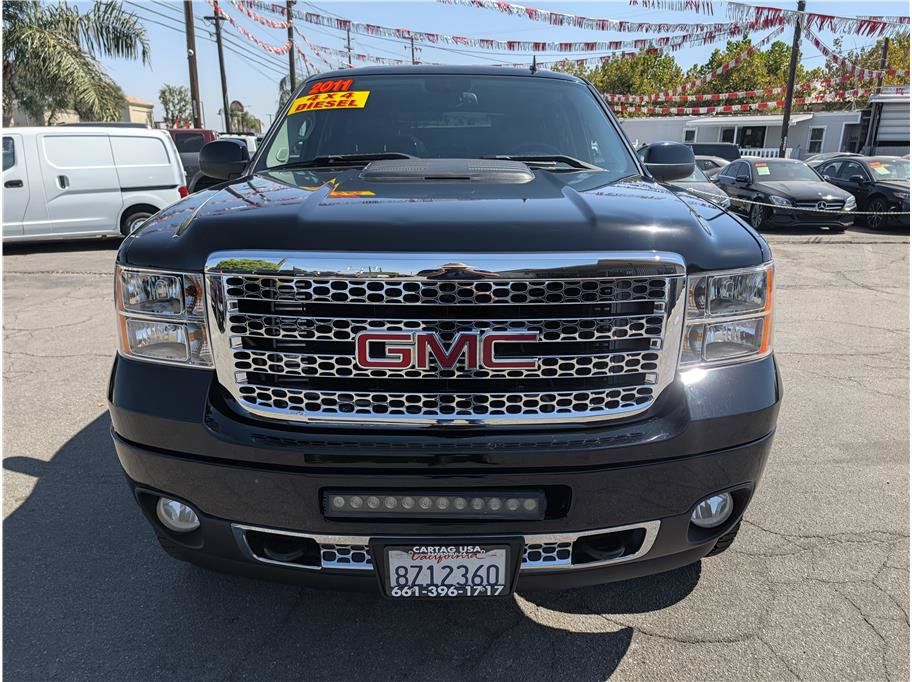 Used 2011 GMC Sierra 2500 Denali w/ Suspension Package, Off-Road AWD/4WD image 18
