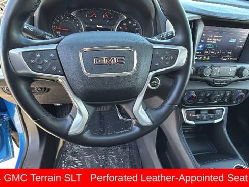 Used 2024 GMC Terrain SLT AWD/4WD image 18