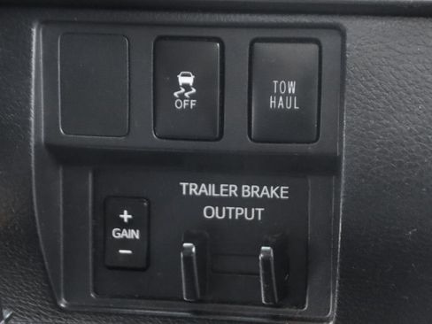 Used 2018 Toyota Tundra SR5 w/ SR5 Upgrade Package AWD/4WD image 31