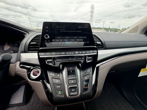 New 2026 Honda Odyssey Touring image 16