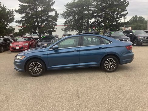 Used 2019 Volkswagen Jetta SE w/ Cold Weather Package FWD image 5
