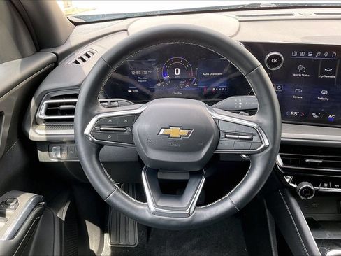 Used 2025 Chevrolet Traverse LT w/ LPO, Floor Liner Package FWD image 9