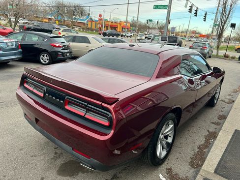 Used 2019 Dodge Challenger SXT image 7