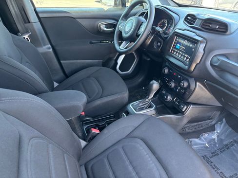 Used 2019 Jeep Renegade Latitude w/ Popular Equipment Group image 13