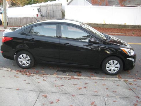 Used 2016 Hyundai Accent SE w/ Option Group 02 FWD image 5