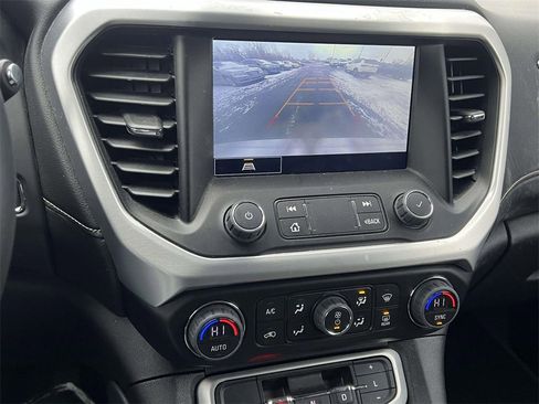 Used 2023 GMC Acadia SLT w/ Preferred Package image 12