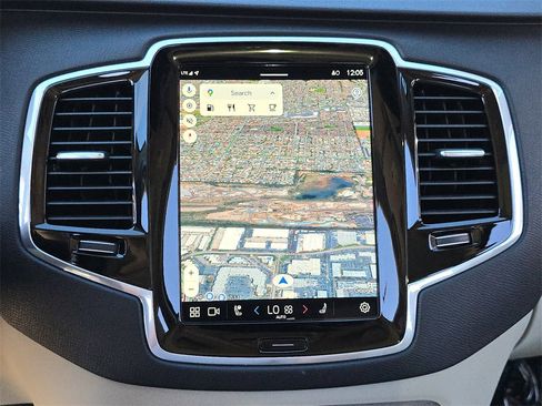 Used 2024 Volvo XC90 B6 Plus image 30