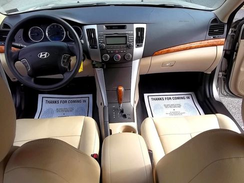 Used 2010 Hyundai Sonata GLS w/ Popular Equipment Pkg 2 FWD image 4