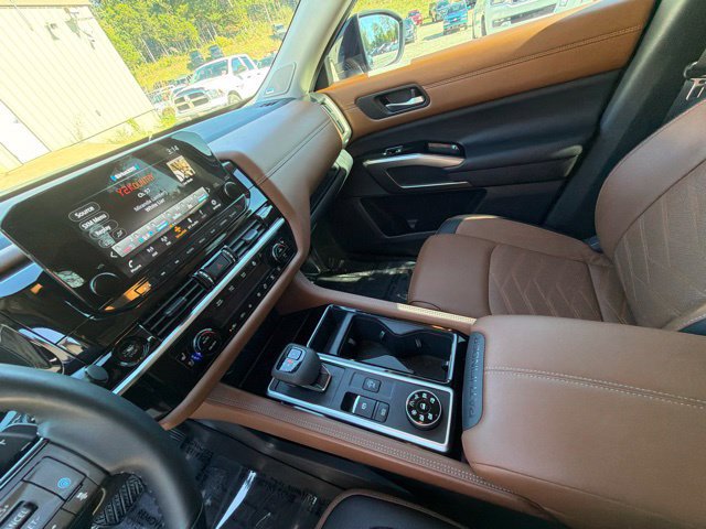 Used 2025 Nissan Pathfinder Platinum w/ Cargo Package AWD/4WD image 28