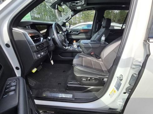 Used 2025 GMC Yukon Denali w/ Sun & Power Step Package AWD/4WD image 6