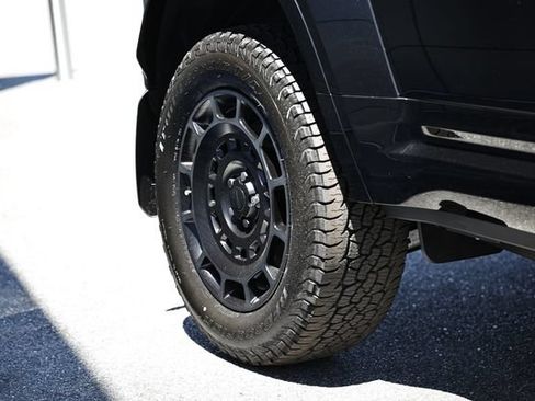 New 2026 Land Rover Defender 110 OCTA AWD/4WD image 16