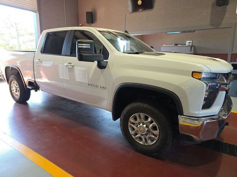 Used 2021 Chevrolet Silverado 2500 LT w/ Fleet Comfort Package AWD/4WD image 1