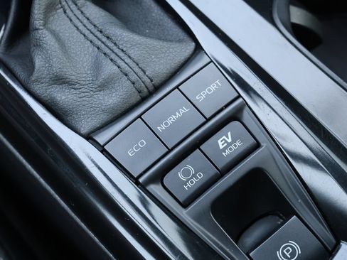 Used 2025 Toyota Camry SE FWD image 23