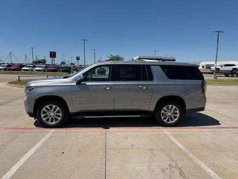 Used 2024 Chevrolet Suburban Premier w/ Premium Package RWD image 7
