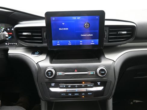 Used 2020 Ford Explorer XLT w/ Class III Trailer Tow Package image 17