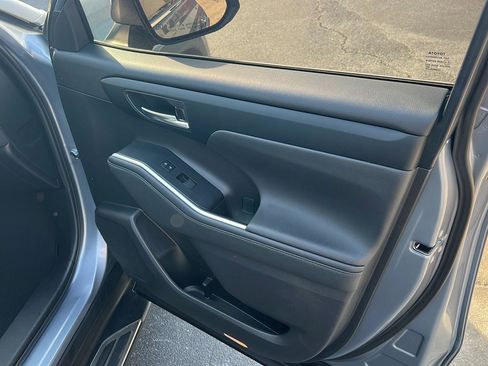 Certified 2024 Toyota Highlander XLE image 14