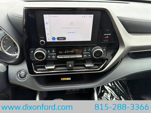 Used 2023 Toyota Highlander XLE AWD/4WD image 12