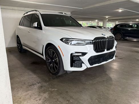 Used 2022 BMW X7 xDrive40i w/ M Sport Package AWD/4WD image 5