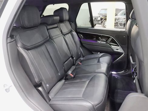 Used 2023 Land Rover Range Rover SE image 32