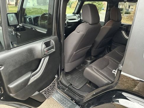 Used 2013 Jeep Wrangler Unlimited Sahara w/ Connectivity Group image 19