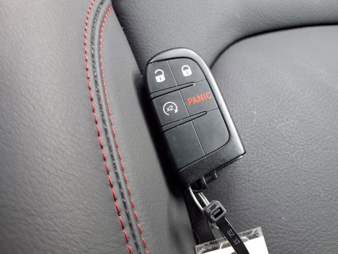 Used 2023 Jeep Renegade Trailhawk w/ Trailhawk Elite Group AWD/4WD image 14